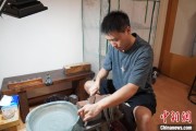 泰兴成都“90后”小伙“十年磨一剑”：从爱好者到守艺人 传播中国文化